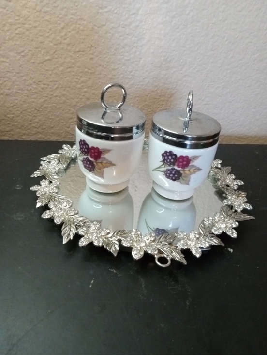 Royal Worcester White Ceramic Shakers with Purple Berry Design - Picture 2 of 5
